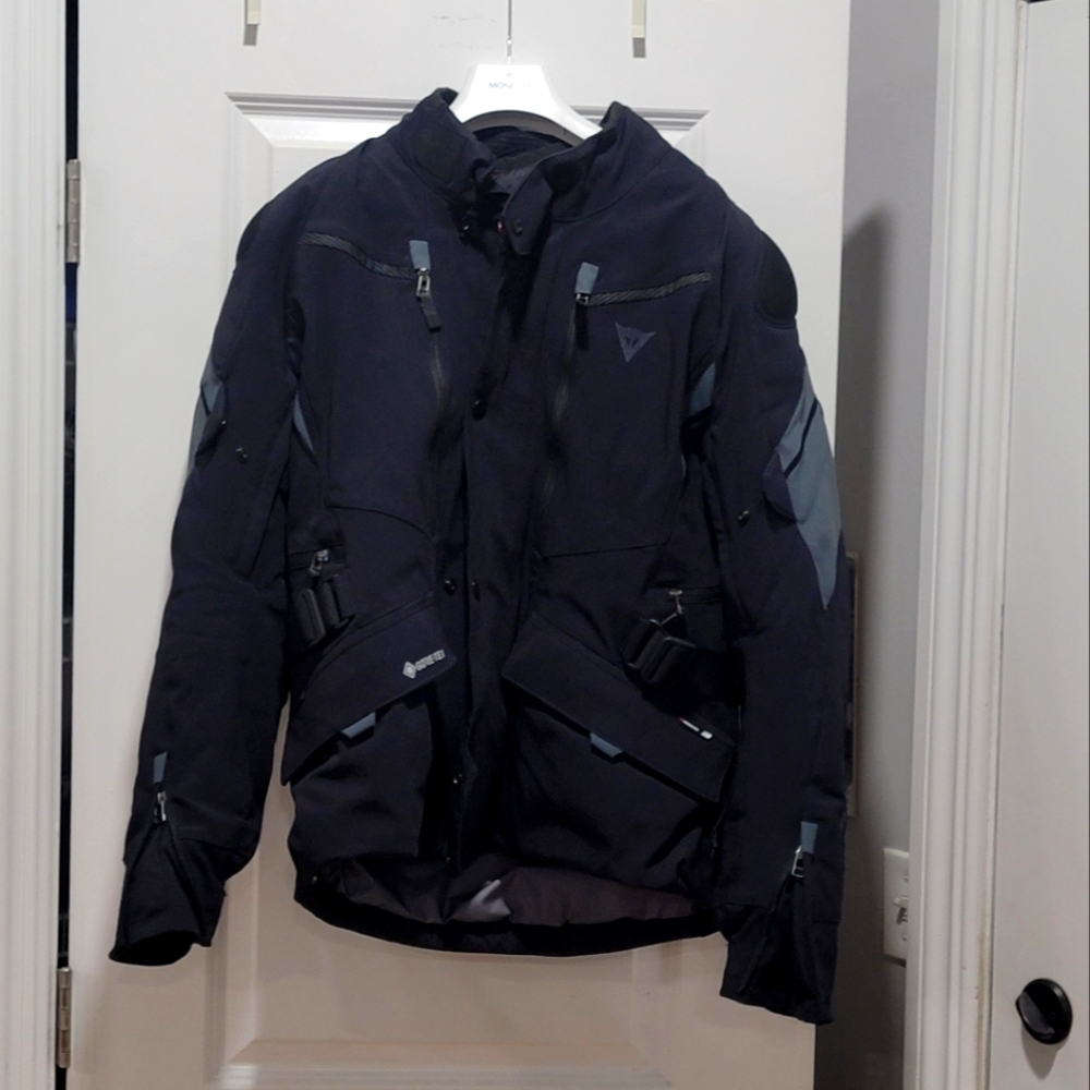 NEW DAINESE MOTORCYCLE CARVE MASTER 3 GORE-TEX® JACKET SIZE 54